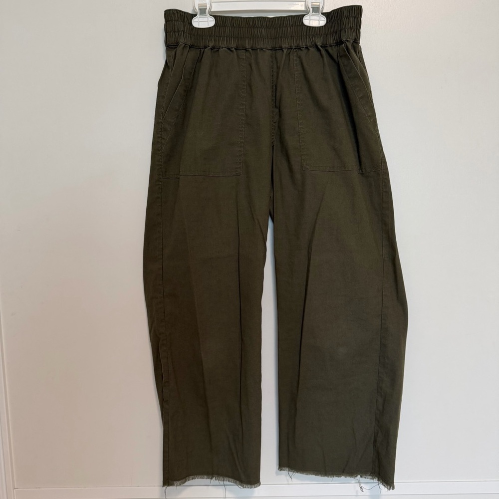 Aventura Women's Olive Cropped Pants
